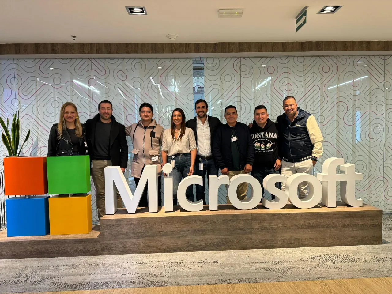 Foto durante la visita a las instalaciones de Microsoft
